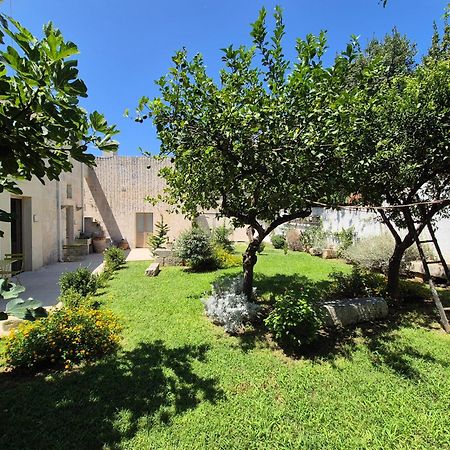 Casa Frea Dimora Storica Bed & Breakfast Мартано Екстериор снимка